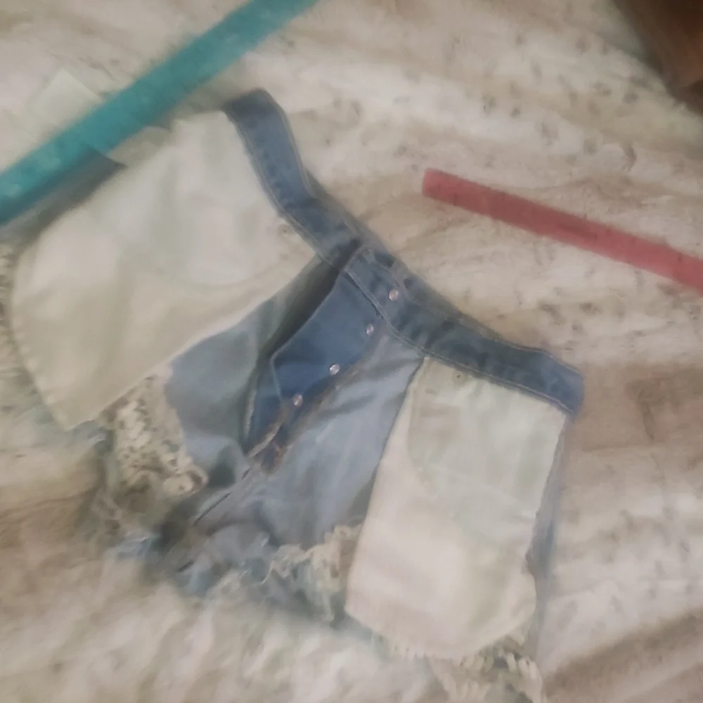 Abercrombie&Fitch Festival shorts, High rise, Size 00 - Picture 9 of 9